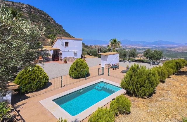 Cubo's Casa Rural Viña Miranda/private pool/ideal for children/mountain views