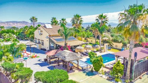 Cubo's Villa Las Palmeras Altas 17PAX