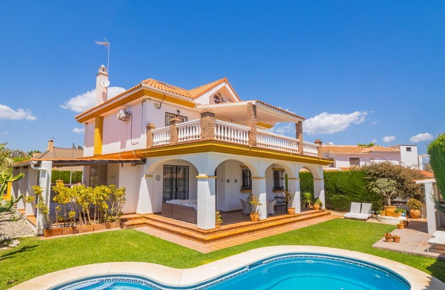Cubo's Villa Yedra Guadalmar/Close to the beach/pool heated/wifi/BBQ