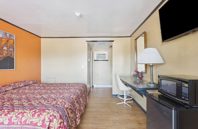 Curry’s Motel by OYO Saginaw MI