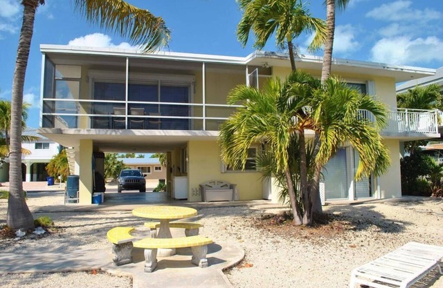 Cute Canal front Venetian Shores Weekly Rental!