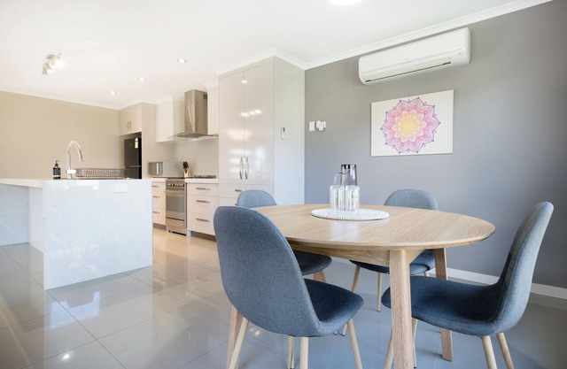 Cute & Cosy 2 Bedroom Unit with Parking & WiFi