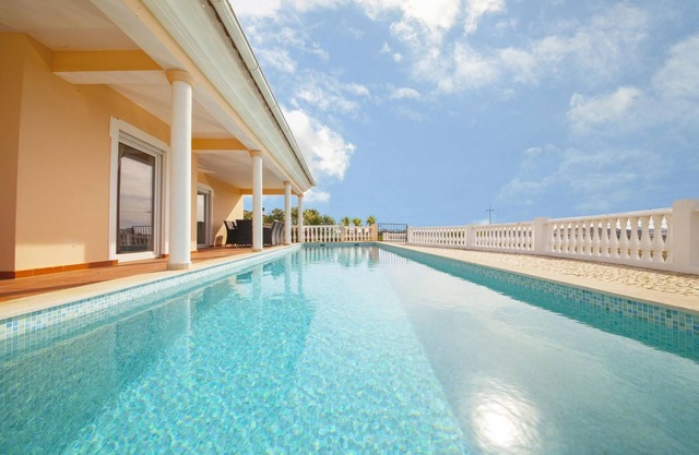 D08 - Bay View Villa in Vale da Lama