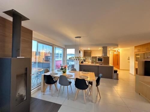 D2 Luxus-Penthouse mit Dachterrasse - Bis 9 Personen - A81 - Stuttgart - Messe - Daimler - ab 5 Nächte - Business Center und Konferenzraum separat buchbar