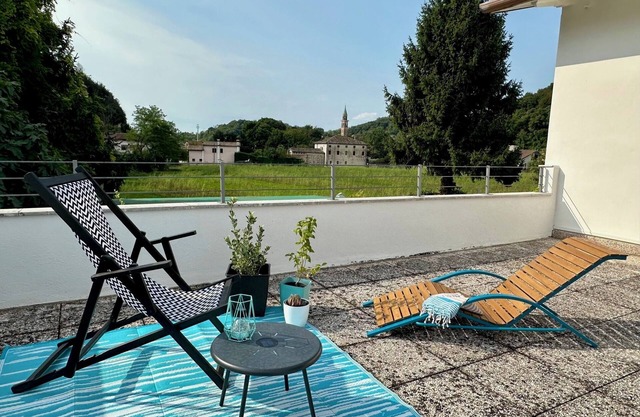 Da Deki apartment with large terrace overlooking Monte Grappa