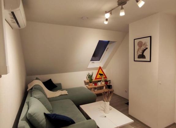 Dachgeschosswohnung mit Klimaanlage in bester Lage