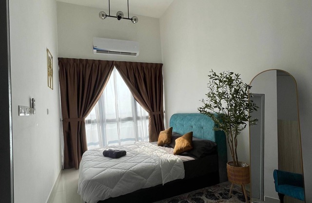 Dahlia Suite KLIA in enchanting Sepang with WiFi, Netflix, AC, Swimming Pool,Gym