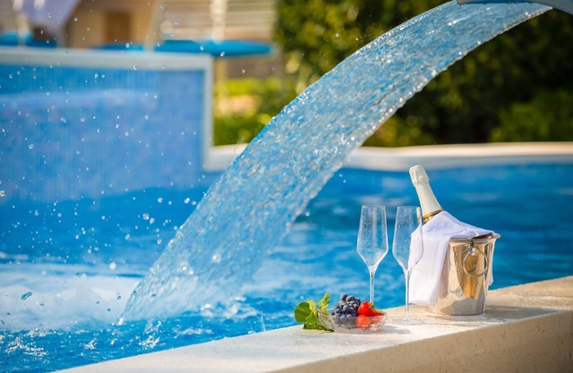 Dalmatica Moderna - Holiday Home in Trogir Countryside with Heated Pool