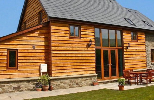 Dan yr Eglwys in Builth Wells