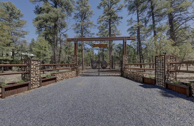Dana Rosa - Real Log Cabin with AC!
