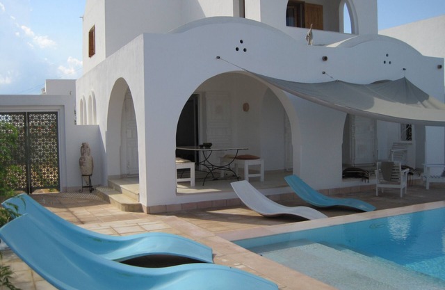 DAR EL MESBAH Beautiful Standing House with Pool 400 m from the sea