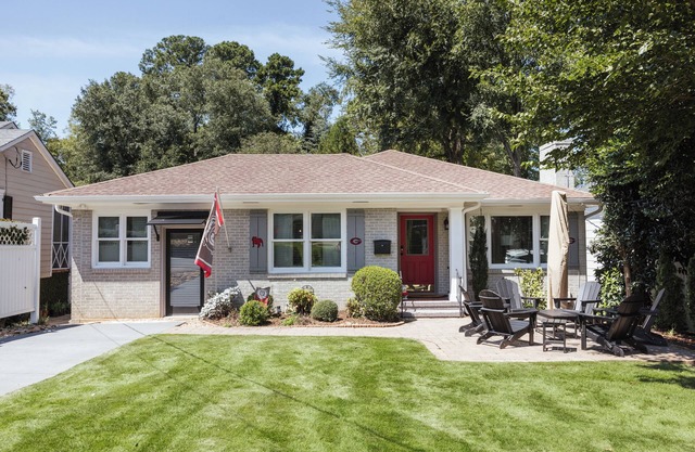 Dawgwood Den- Walk to Sanford Stadium & 5 Points Athens!