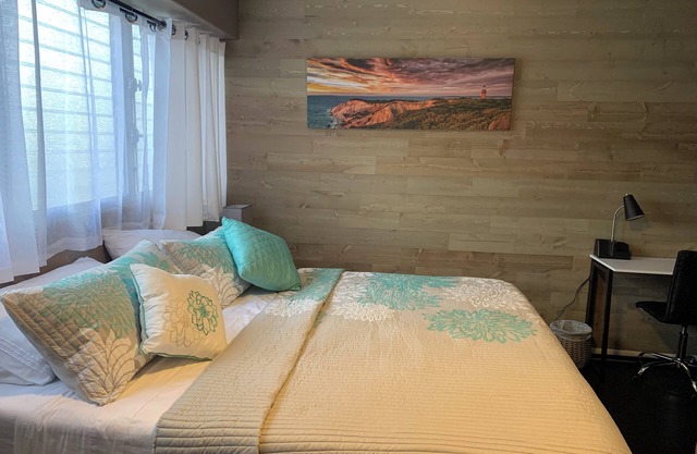 Dazzling Waikiki Apt Sleeps 7-excellent A/C & PARKING included