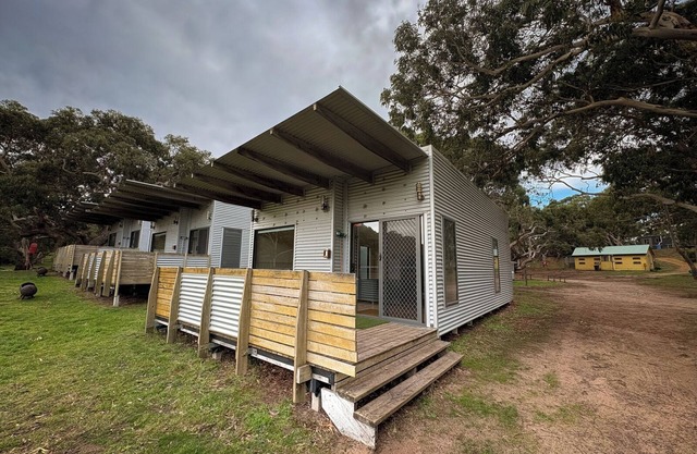 DE 2 - Deluxe Open Plan Cabin