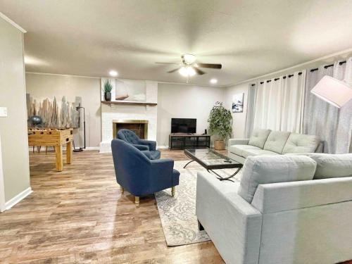 Decatur's Cozy Family Charm with Modern Touches