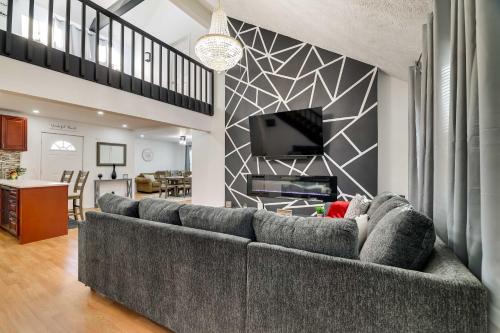 Deck and Fire Pit Tobyhanna Home 15 Mi to Skiing!