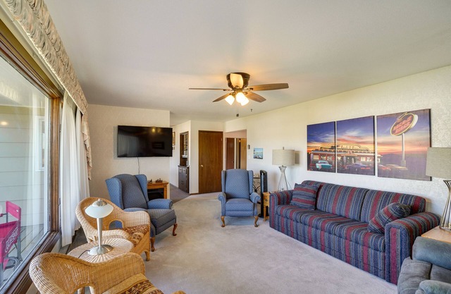 Deck & Yard: Pet-Friendly McClusky Home!