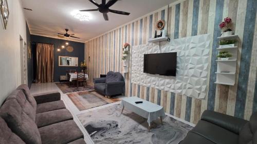 Deena Homestay - 4BR with 4 Airconds