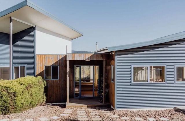 Deep Bath - Outdoor Shower - Falmouth Escape