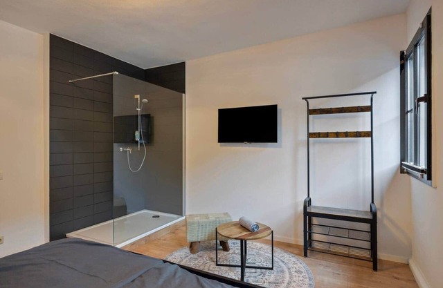 DEINE BUDE - 5 Zi., Bäder, Küche