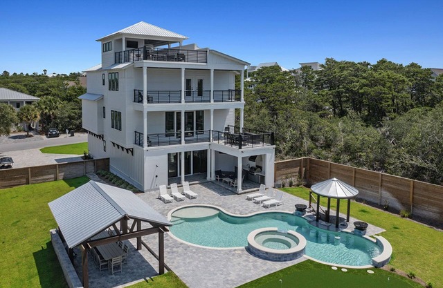 Deja Blue - Luxury Beach House with Private Pool & Rooftop Deck