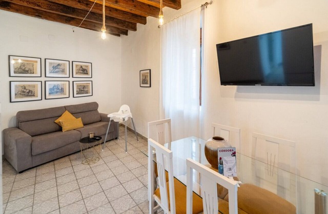 Delightful Apartment Steps from Cordoba's Wonders