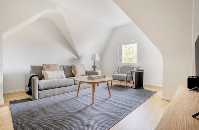 Delightful Bachletten 3 Room w/Storage, nr market, by Blueground