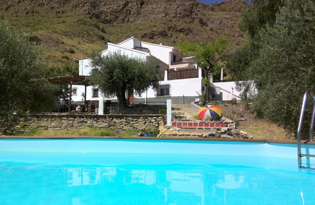 Delightful Rural Cottage with pool.