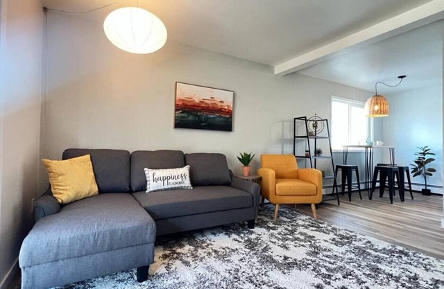 Delightful Sleek Modern 2 Bed 1 Bath apt