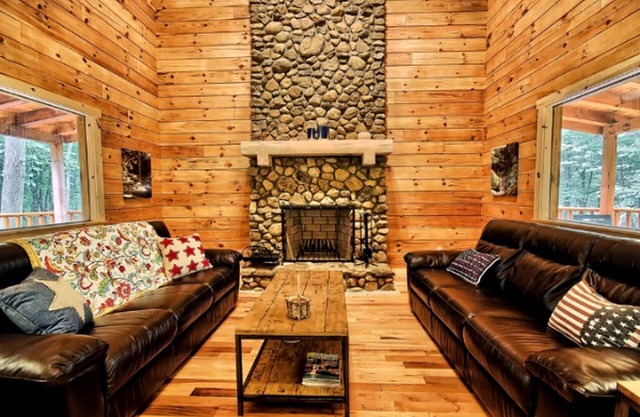 Delightful Vacation Cabin Perfect for a Large Group near Ash Cave, Ohio