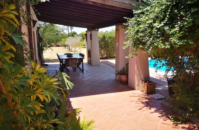 Delightful villa, private pool, 20 mins Seville, 10 mins airport, semi-rural