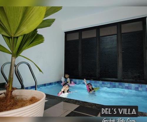 Dels Villa with private pool near UIA Batu Caves Gombak