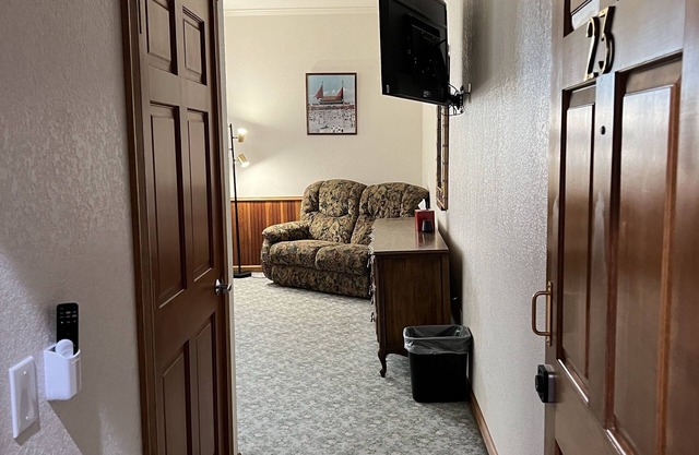 Delta Queen Lodge Bar Restaurant