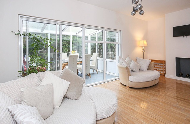 Deluxe Apartment Courtyard View