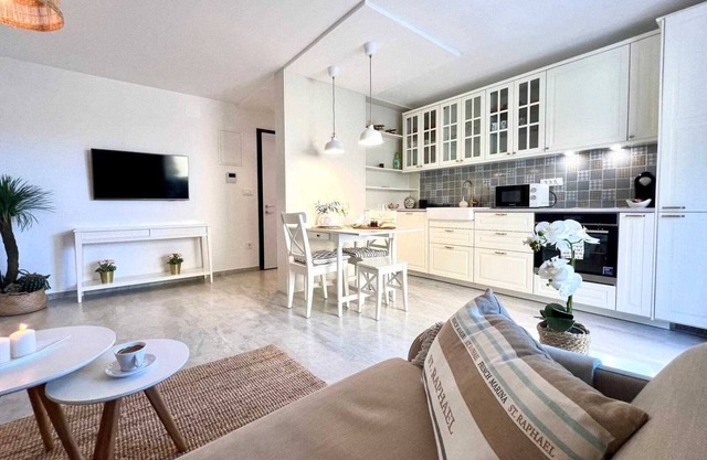 Deluxe Apartment I. near the beach with Jacuzzi