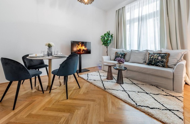 Deluxe Apartment with balcony, elevator and air conditioning in the city centre of Döbling, Vienna
