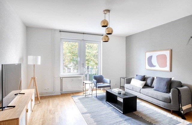 Deluxe Bachletten 3 Room w/Storage, nr Train Station, by Blueground
