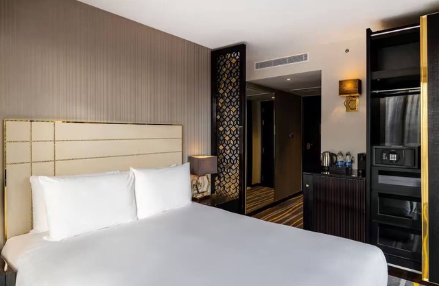 Deluxe Botolph Corner King at Hotel Saint—Near Somerset House and Tower Bridge