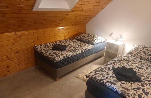 Deluxe-dachgeschosswohnung mit Klimaanlage in den Zwei Schlafzimmern