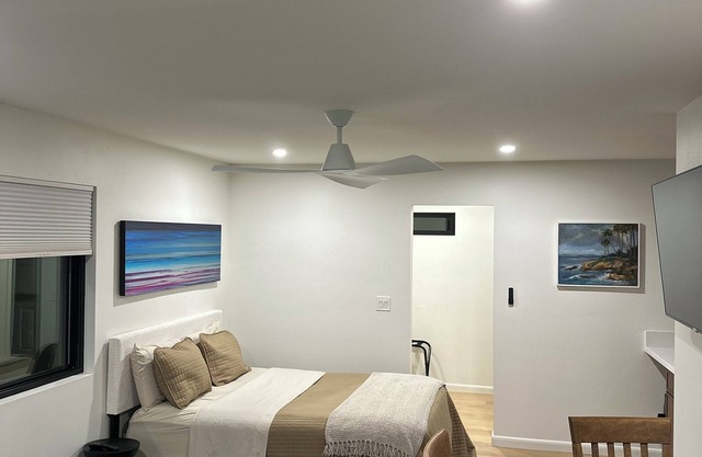 Deluxe Guest Suite with Private Entrance, Near San Diego Beaches, Sleeps 4