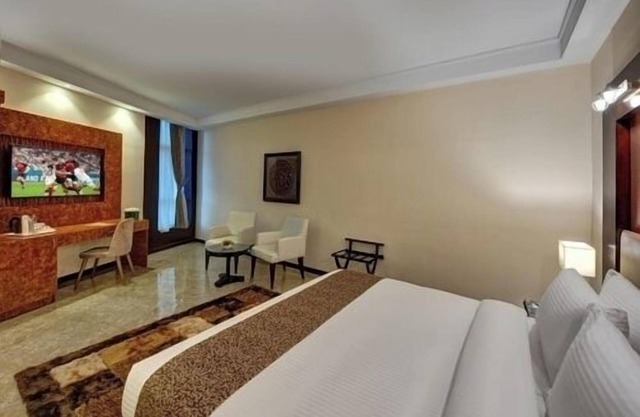 Deluxe King Suite Near Expo Centre Sharjah