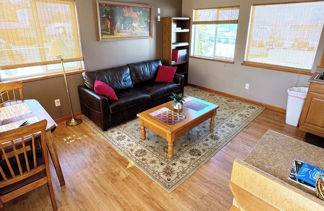 Deluxe Queen Suite C