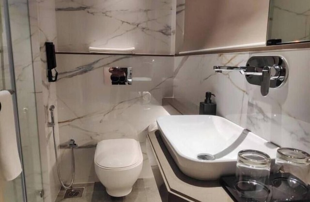 Deluxe room in MIDC Andheri E