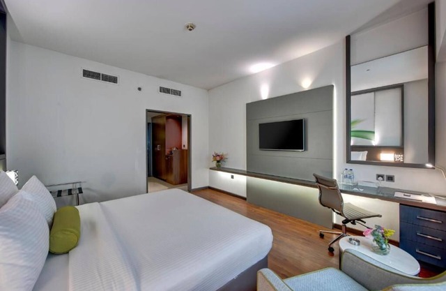 Deluxe Room Near Al Rigga Metro By Luxury Bookings