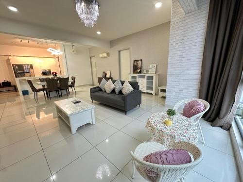 Deluxe Seaview Suite Tripe Bed with bath tub 13A