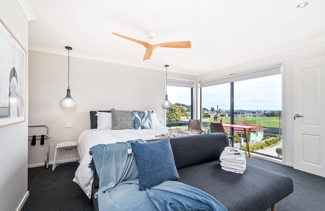 Deluxe Seaview Suite - AAA 4 star - en-suite, sensational ocean views