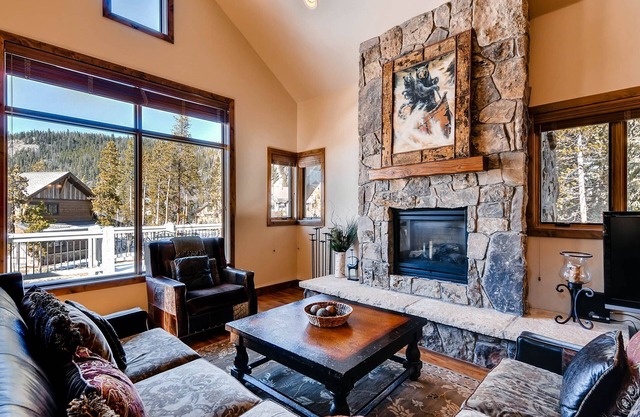 Deluxe, Spacious, Elegant Home | Close to Gondola!