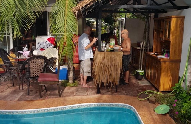 Deluxe Villa, 4 Bedrooms, Private Pool, Garden View, 10 Mins LK Metro