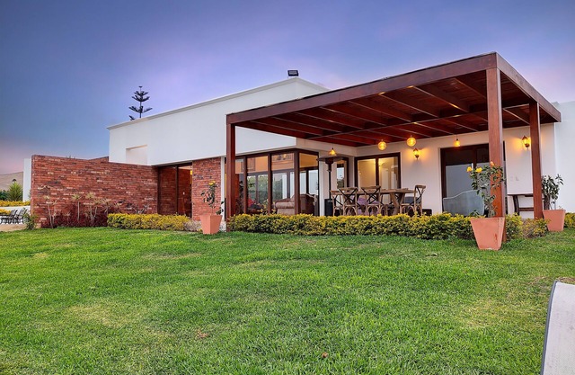 Deluxe Villa | A Relaxing, Lush Stay