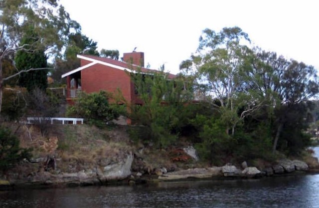 Derwent Retreat (12 Austins Ferry Road)